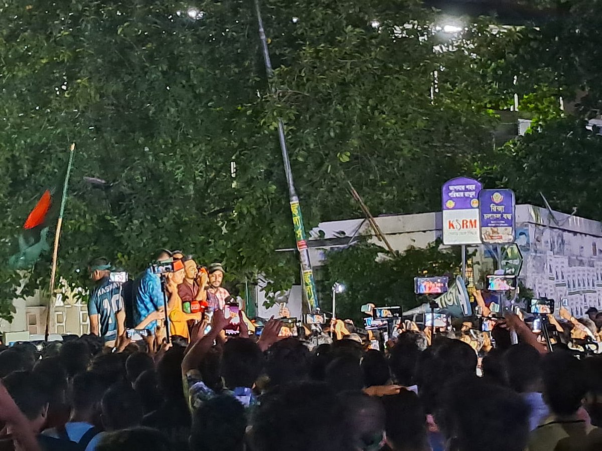 অবরোধ আজকের মতো প্রত্যাহারের আগে বৈষম্যবিরোধী ছাত্র আন্দোলন আগামীকাল বৃহস্পতিবারের কর্মসূচি ঘোষণা করেন